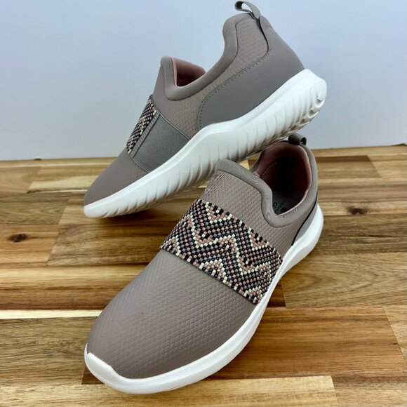 NWOB Clarks Cloudstepper Women's Nova Way Slip On Sneaker Stone Beige 8.5 - Picture 9 of 9